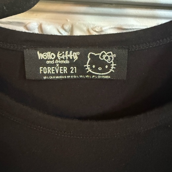 Hello Kitty T-Shirt - Picture 4 of 4